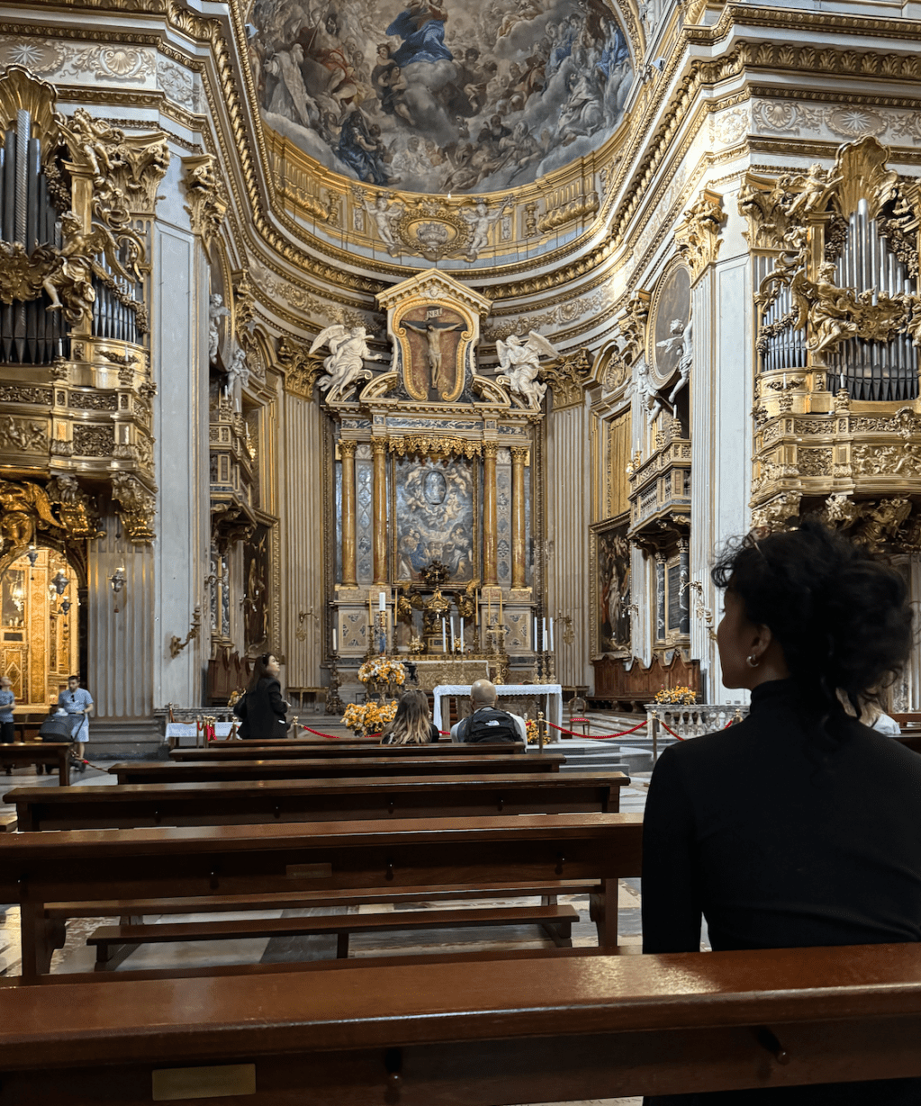 Trần Nhà Đang “Thì Thầm” Gì Với Tâm Trí Của Bạn?